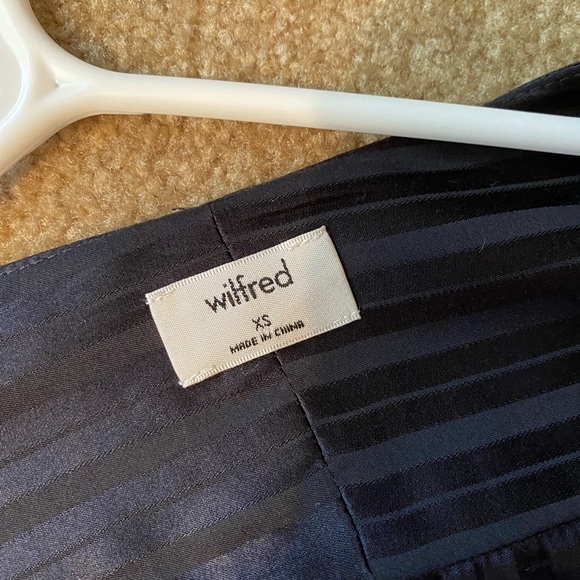 •SOLD• Aritzia Zelie Shirt - Picture 2 of 3